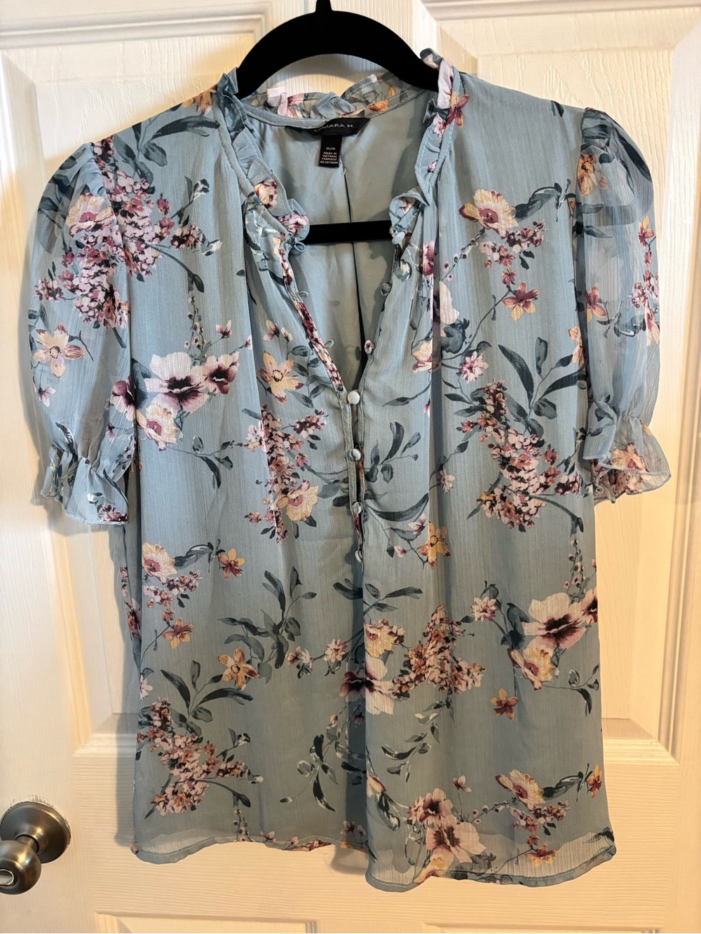 😍Tamara H. Light Blue Floral Ruffle V-Neck Women's Blouse